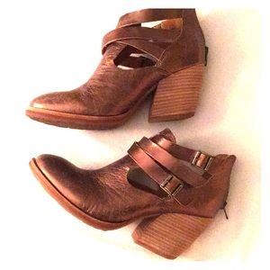 Kork-ease bronze metallic cutout booties!
